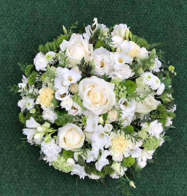 Posy Seasonal in White & Green