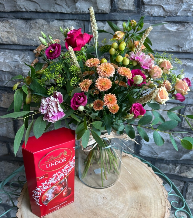 Autumn Whisper Vase With Chocolates